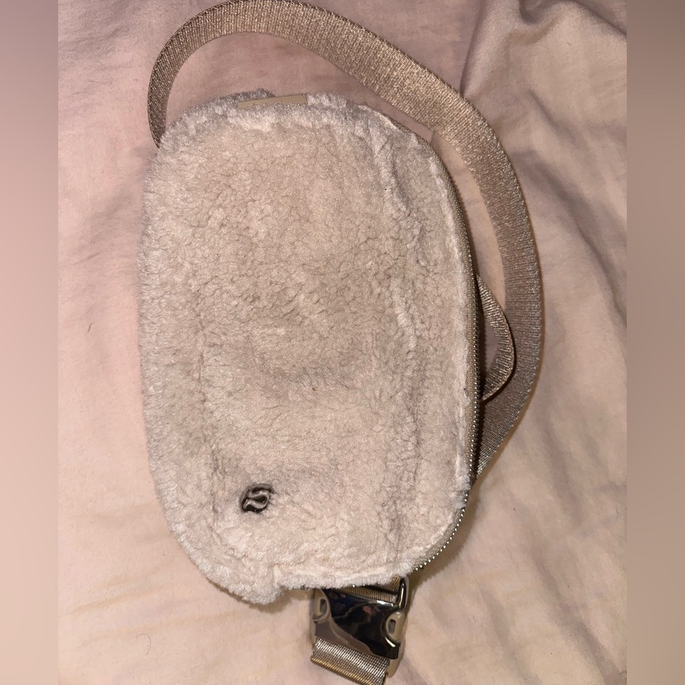 COPY - lululemon everywhere belt bag